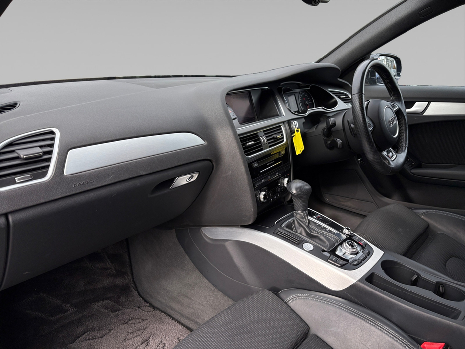 2015 Audi A4 - image 9