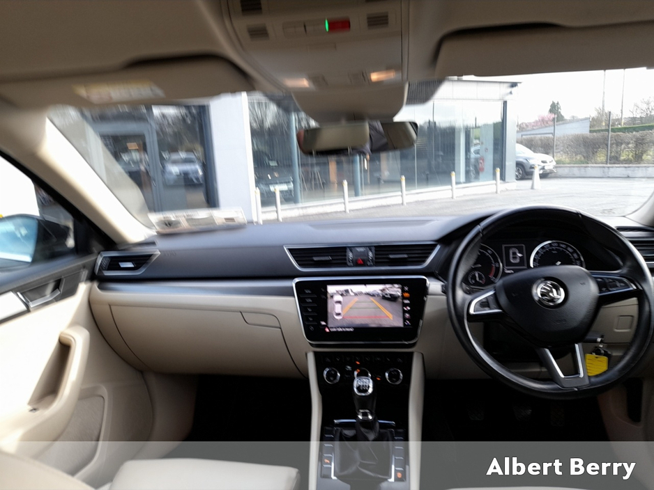 2018 Skoda Superb - image 7