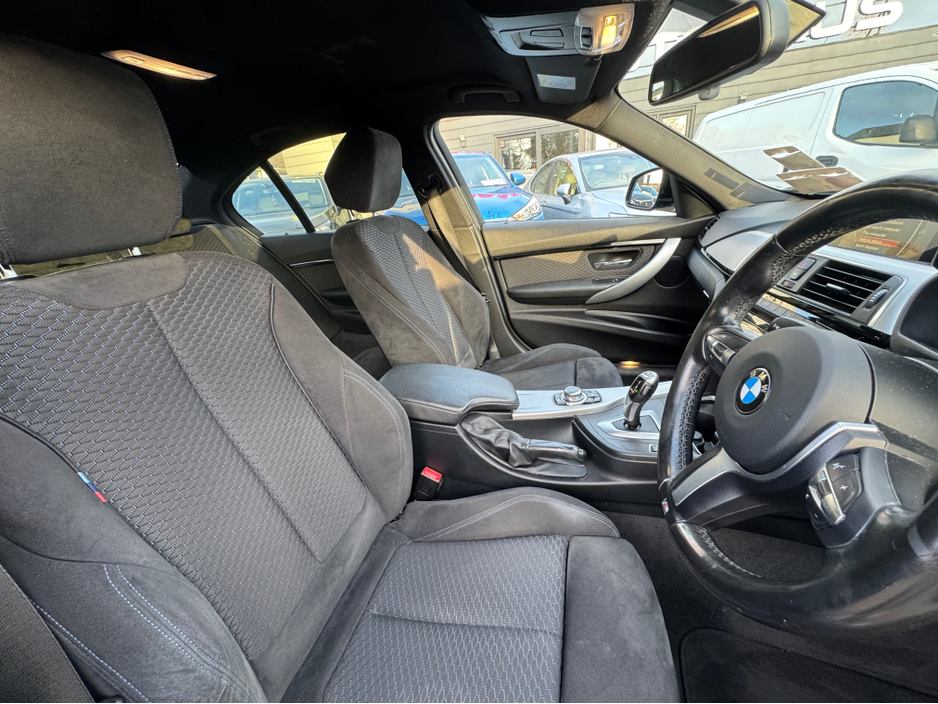 2015 BMW 3 Series - image 10