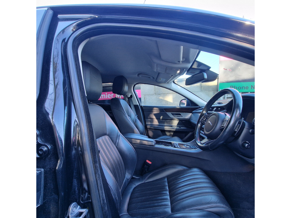 2017 Jaguar XF - image 12