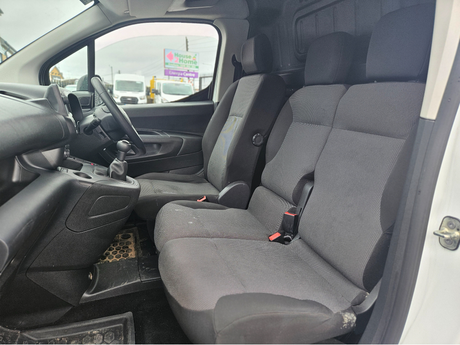 2021 Citroen Berlingo - image 8