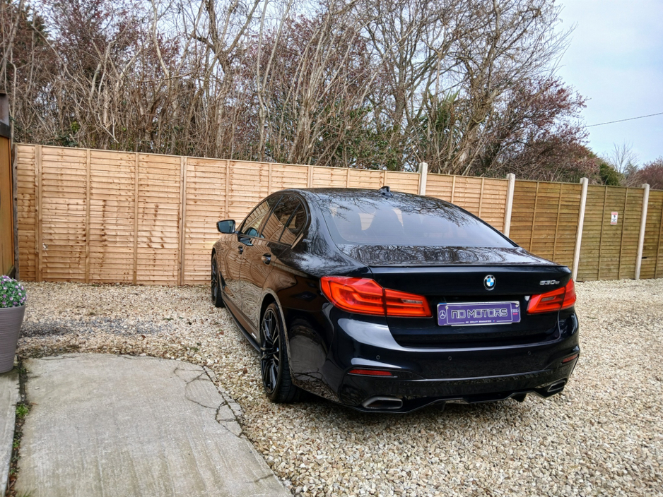 2017 BMW 5 Series - image 8