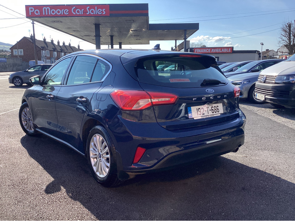 2019 Ford Focus - image 6