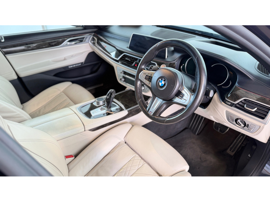 2018 BMW 7 Series - image 3