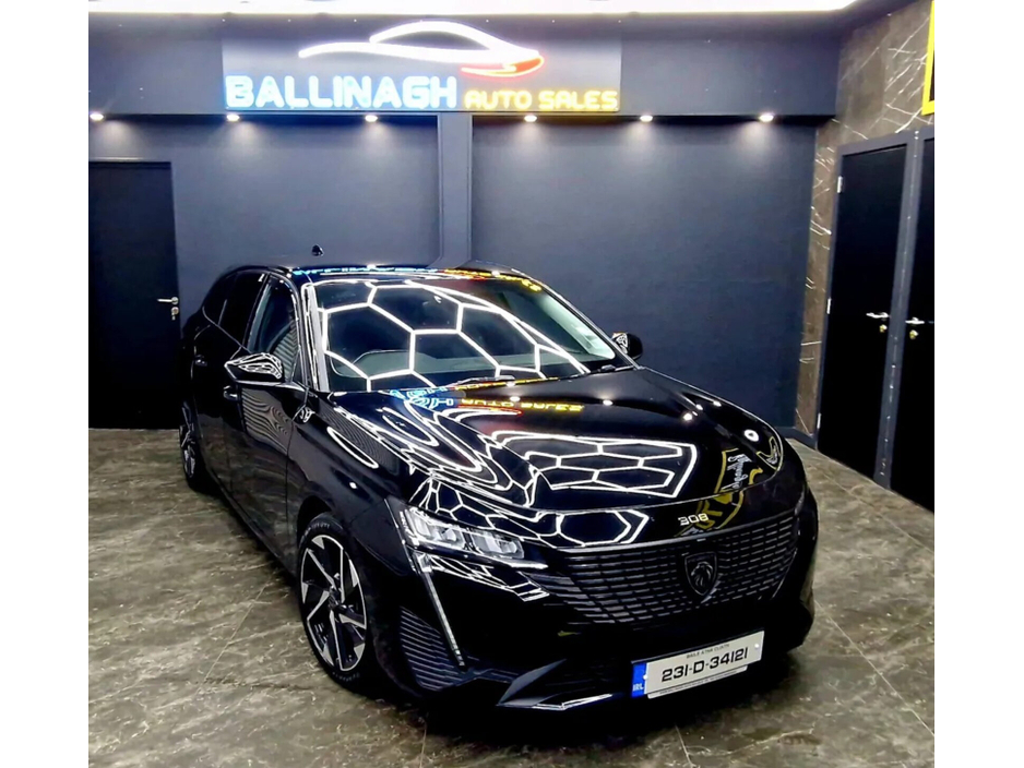 2023 Peugeot 308 - image 2