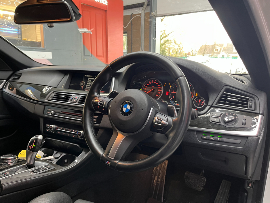 2017 BMW 5 Series - image 10
