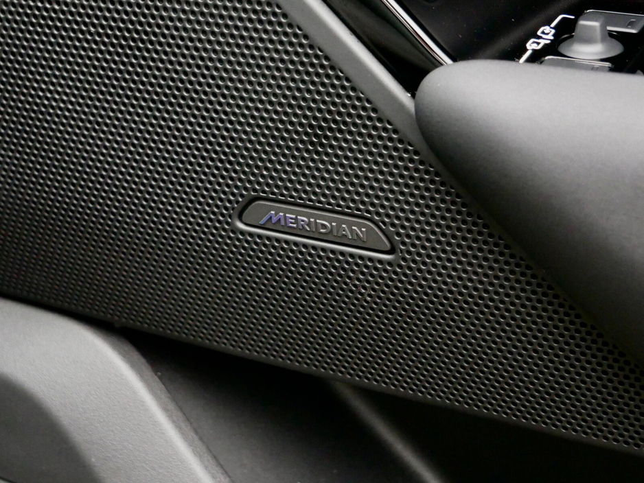 2025 Land Rover Range Rover Velar - image 18