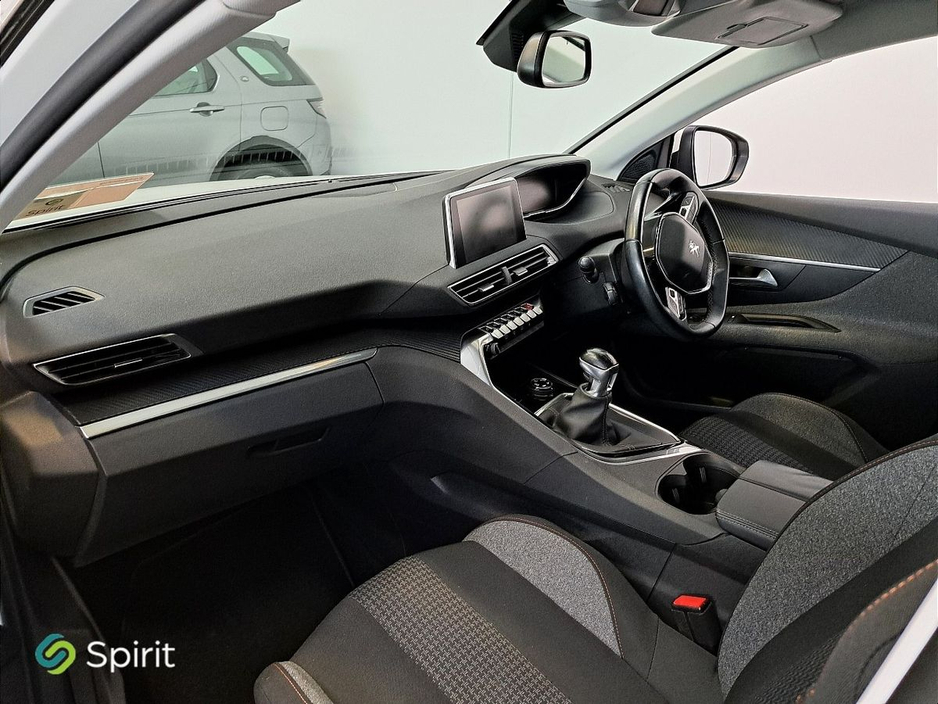 2018 Peugeot 3008 - image 4