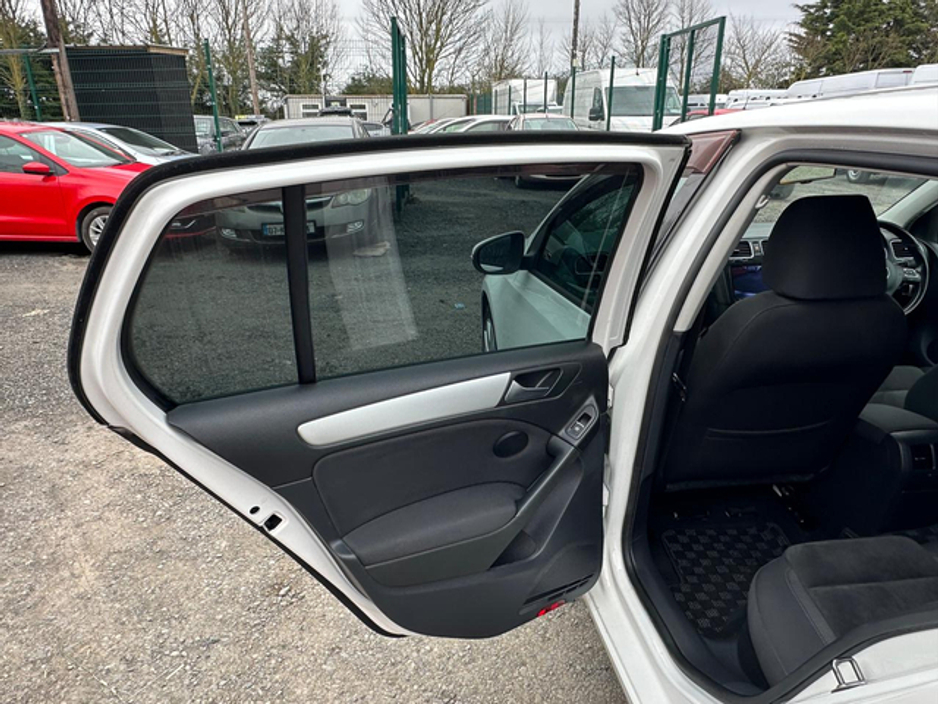 2012 Volkswagen Golf - image 6