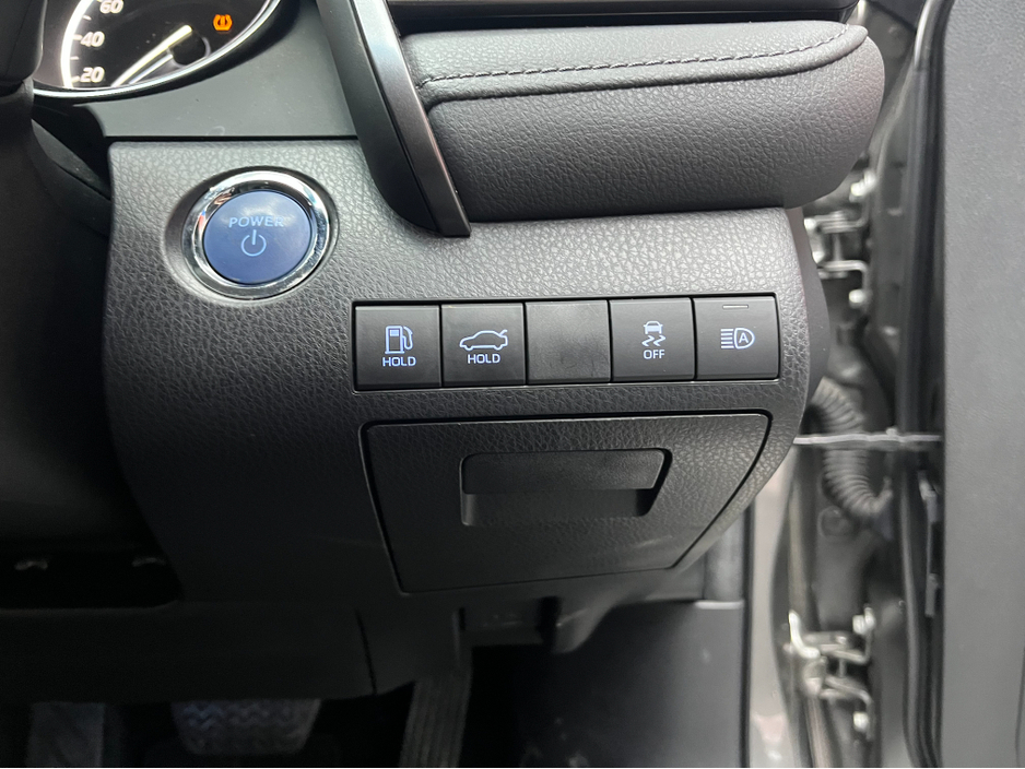 2022 Toyota Camry - image 11