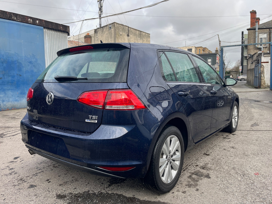 2015 Volkswagen Golf - image 3