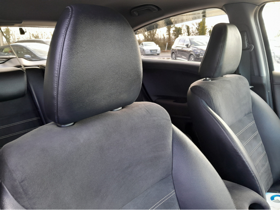 2016 Honda Vezel - image 24