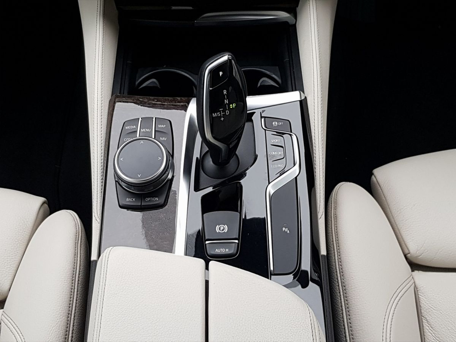 2019 BMW 5 Series - image 10