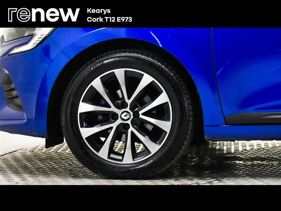 2022 Renault Clio - image 9