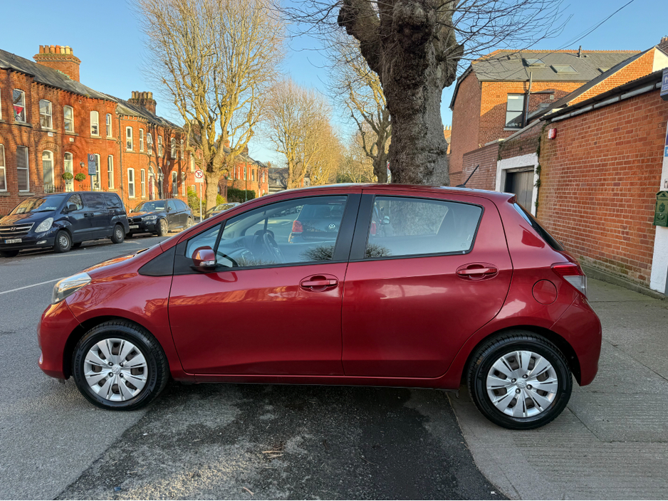 2013 Toyota Yaris - image 9