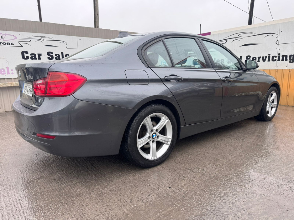 2012 BMW 3 Series - image 5