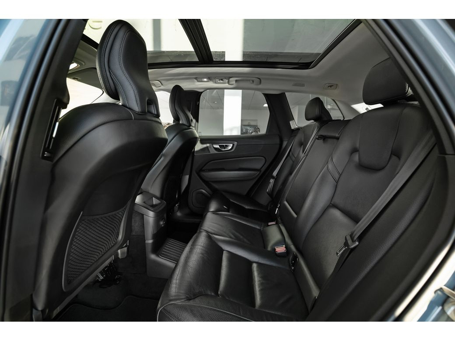 2022 Volvo XC60 T6 CORE BRIGHT SUNROOF 350BHP AWD €42,899