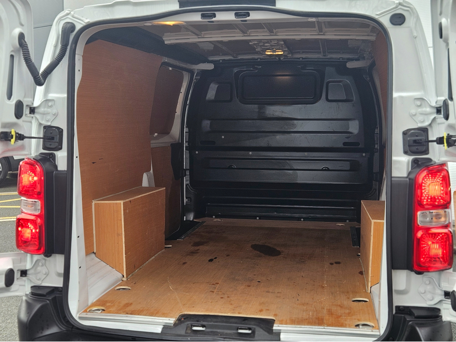 2025 Opel Vivaro - image 7