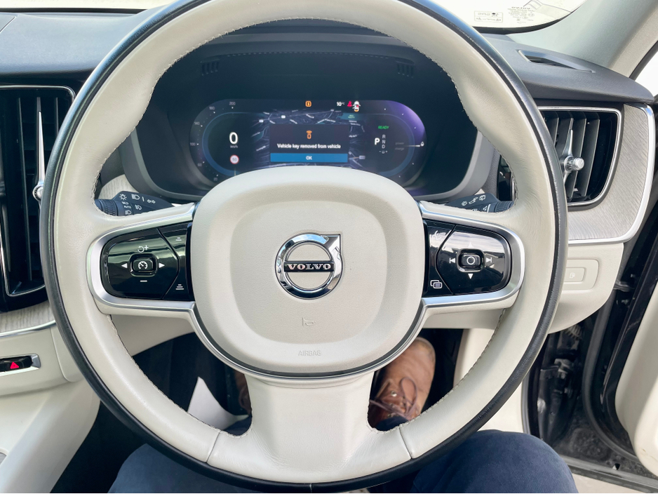 2023 Volvo XC60 T6 RECHARGE PHEV PLUS DARK AWD AUTO 5DR €39,995