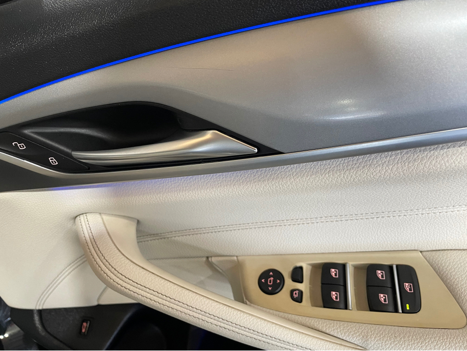 2021 BMW 5 Series - image 19