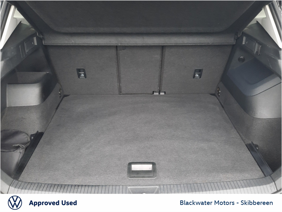 2025 Volkswagen Tiguan - image 10