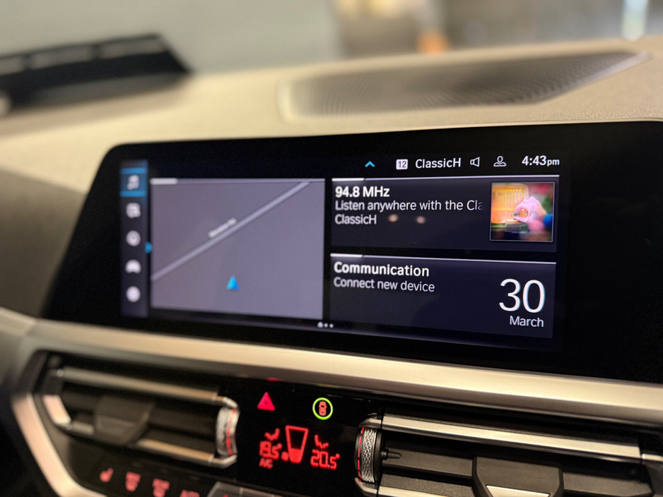 2022 BMW 3 Series - image 11