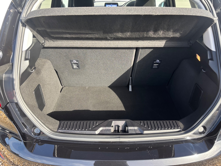2023 Ford Fiesta - image 8