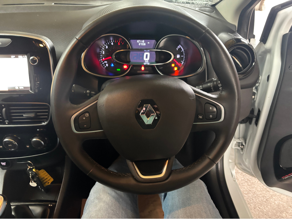 2019 Renault Clio - image 9