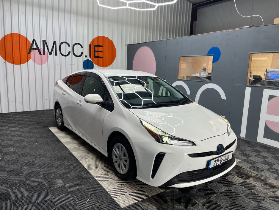 2022 Toyota Prius - image 2