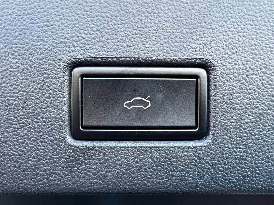 2020 Volkswagen T-Roc HIGHLINE R-LINE PACK 2.0 TDI // SERVICE HISTORY // NEW 20" DIAMOND CUT ALLOYS // APPLE CARPLAY/ANDROID AUTO €23,900