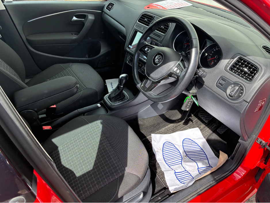 2015 Volkswagen Polo - image 12