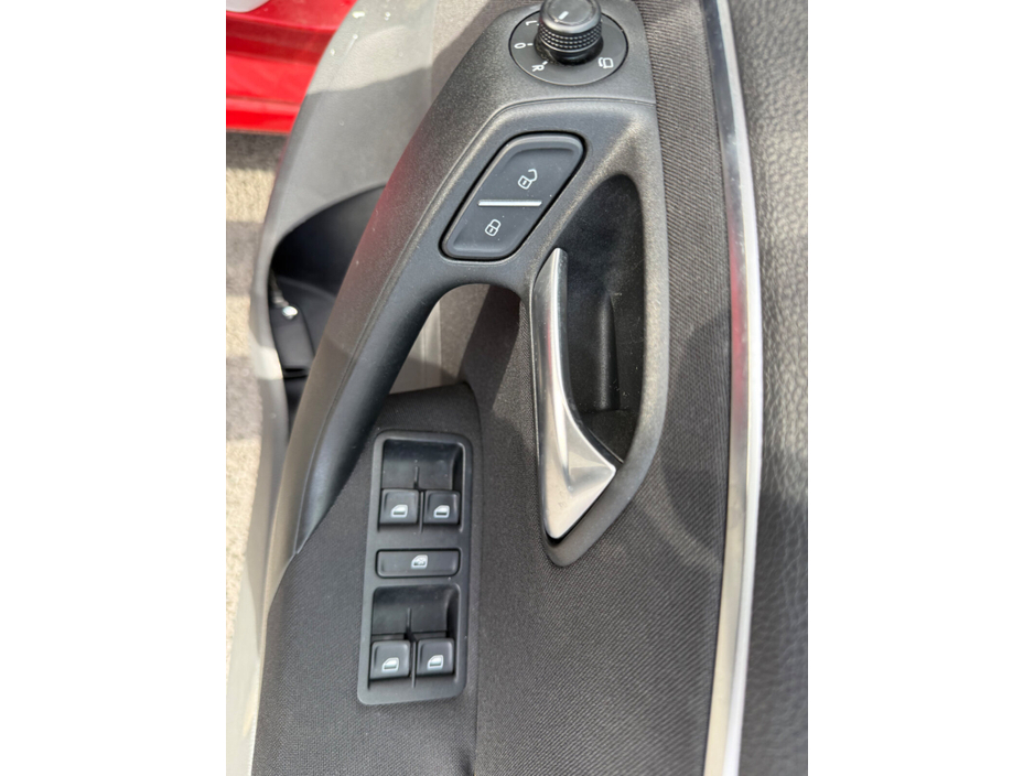 2015 Volkswagen Polo - image 16