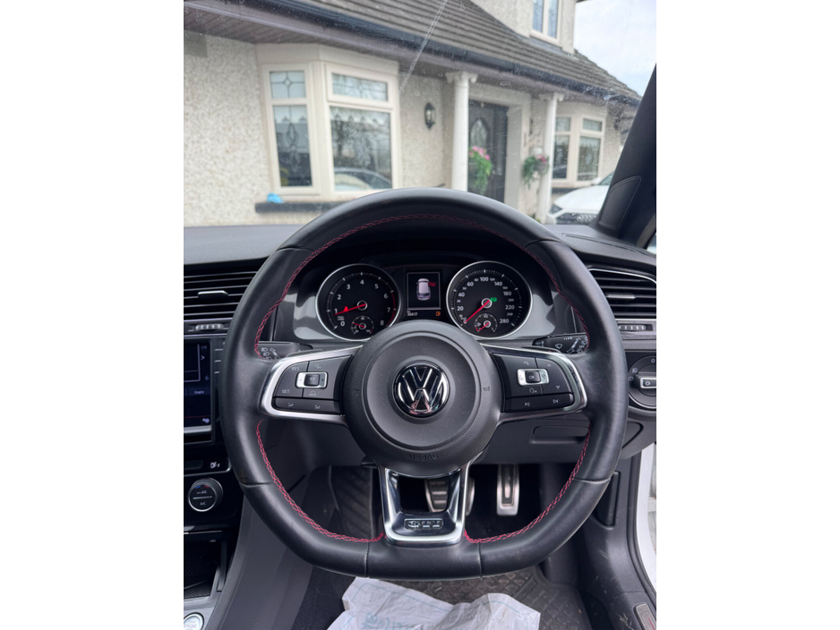 2013 Volkswagen Golf - image 13