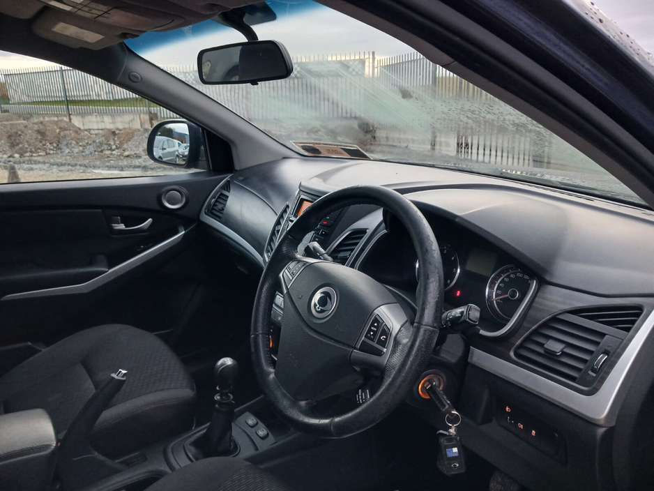 2015 Ssangyong Korando - image 9