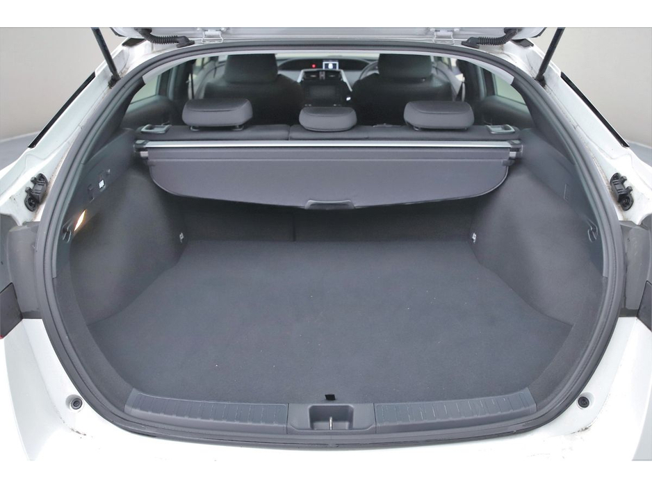 2020 Toyota Prius - image 27