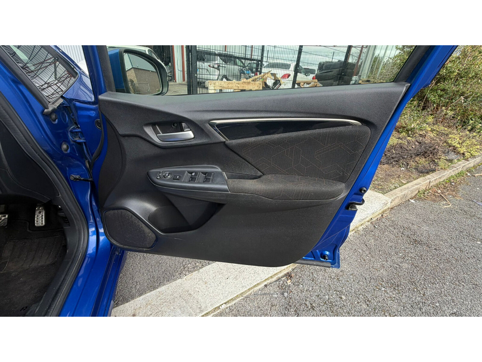 2014 Honda Fit - image 10