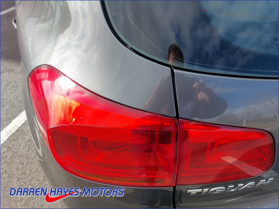 2012 Volkswagen Tiguan - image 23