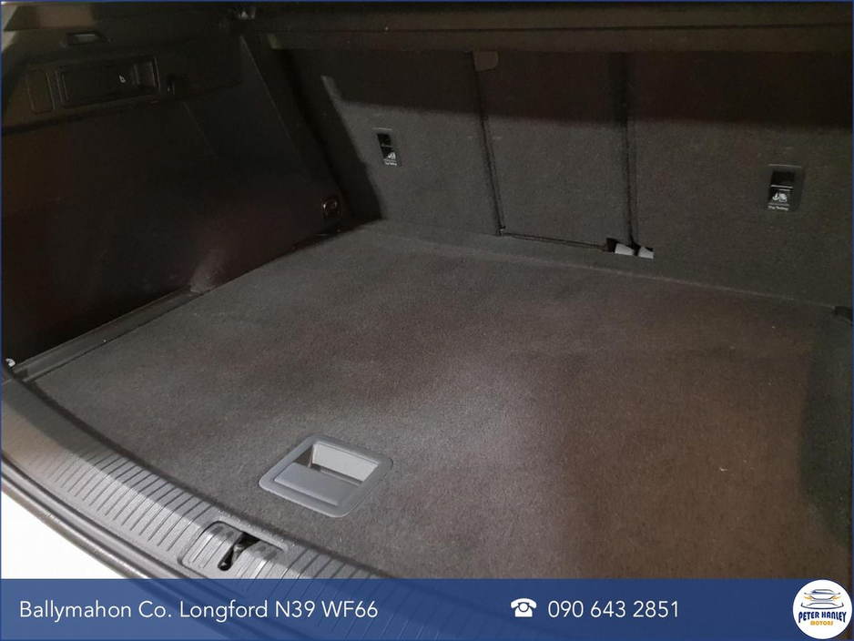 2018 Volkswagen Tiguan - image 34