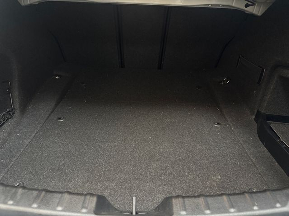 2015 BMW 3 Series - image 18