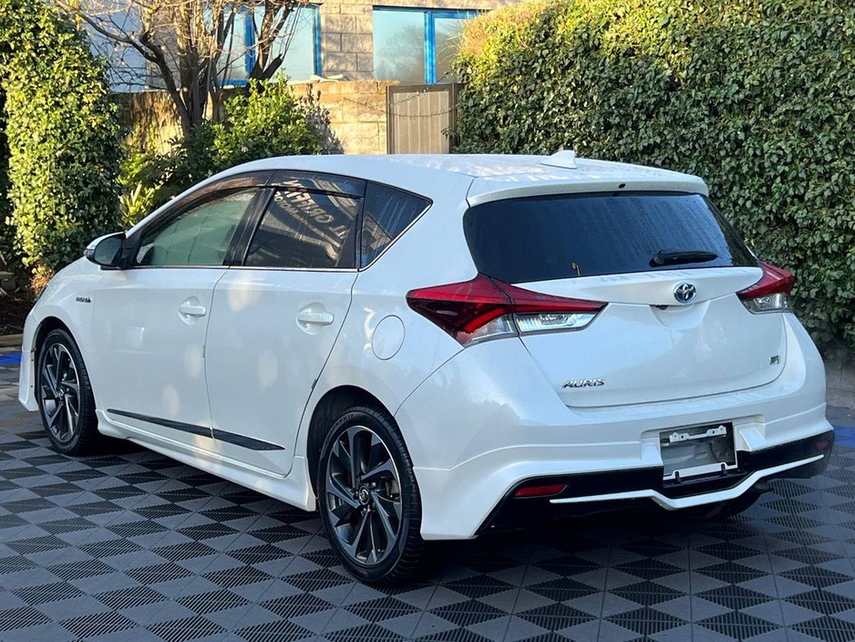 2016 Toyota Auris 1.8 HYBRID MODELLISTA PACK // 17" DIAMOND CUT ALLOYS // HEATED SEATS // REVERSE CAMERA €14,950