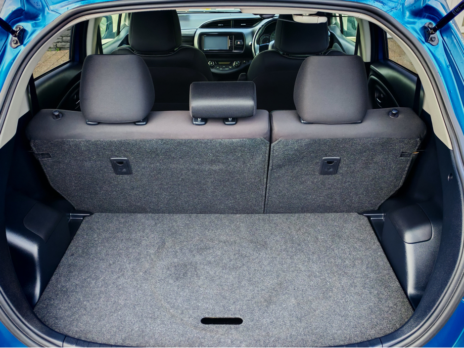 2017 Toyota Yaris - image 12