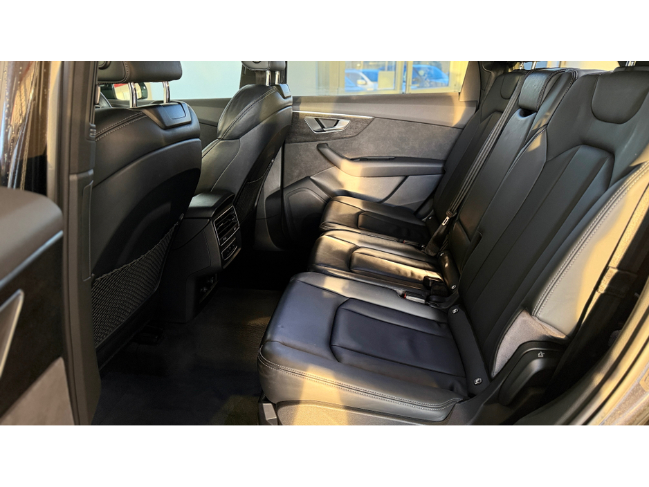 2021 Audi Q7 - image 10