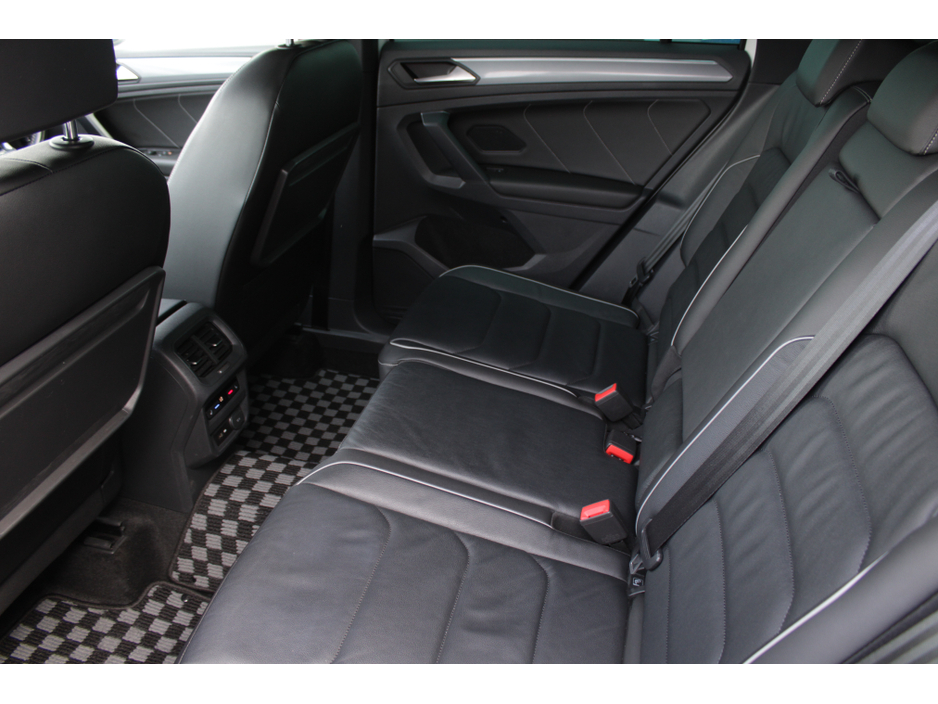 2018 Volkswagen Tiguan - image 26