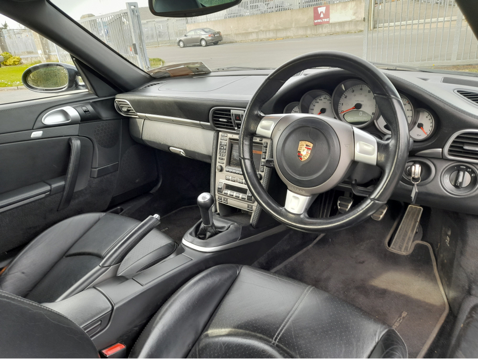 2005 Porsche 911 - image 7