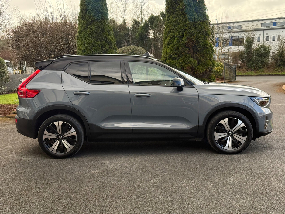 2022 Volvo XC40 - image 8