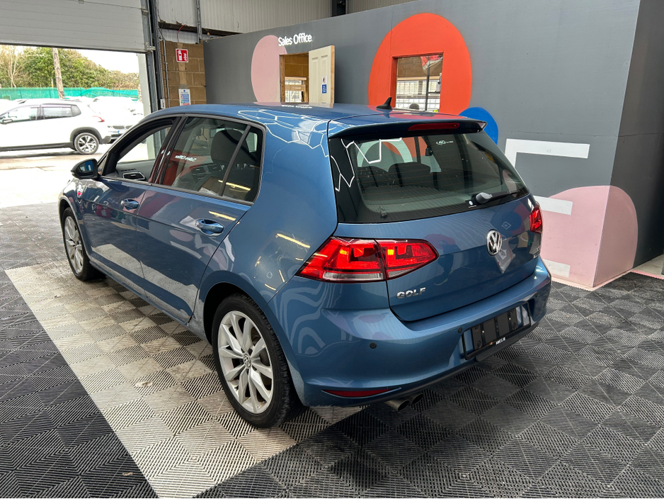 2015 Volkswagen Polo - image 3
