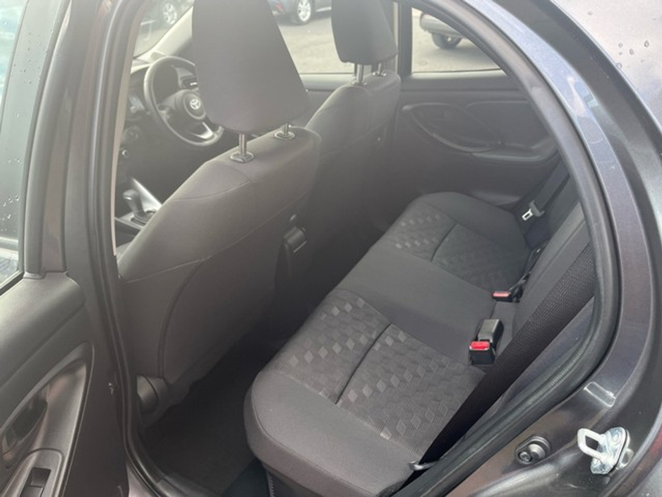 2025 Toyota Yaris - image 7