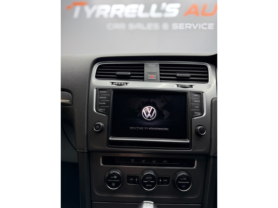 2015 Volkswagen Golf - image 13