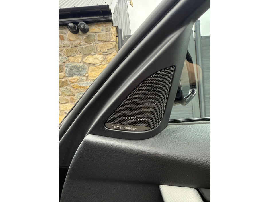 2014 BMW 3 Series - image 12