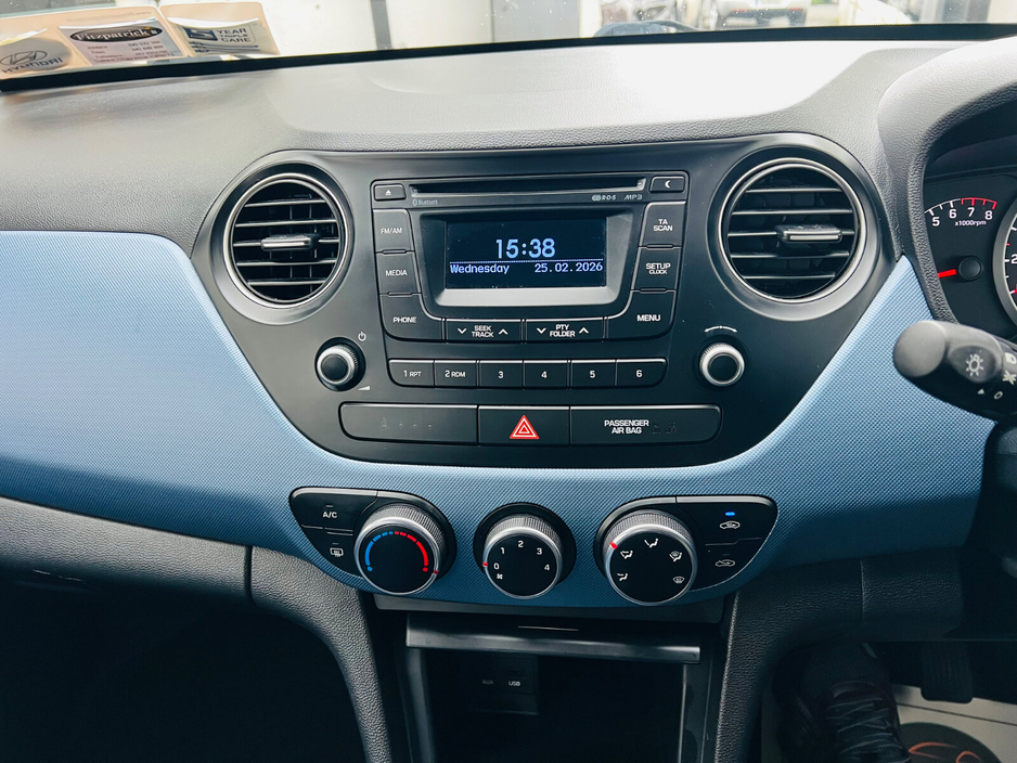 2017 Hyundai i10 - image 7